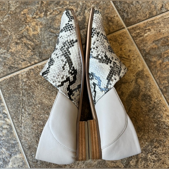 NEW!!! Clarks Pure Tone Grey Snake Python Slip On Shoes Loafers- Women’s 9.5M - Picture 5 of 11